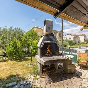 Apartament 2, Kaštela